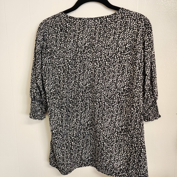 Maison d'Amelie Paris, Large, Black & White, V neck, Short Sleeved. - Picture 2 of 8